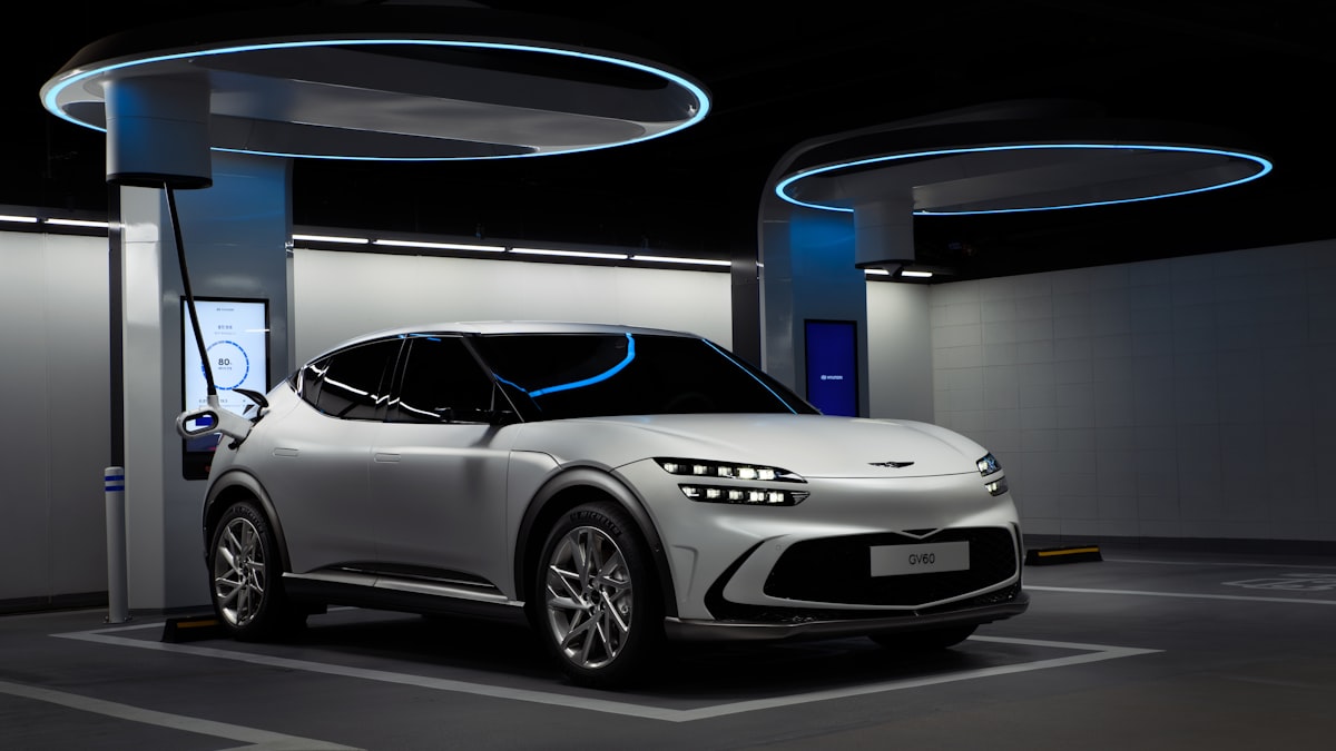 Les bornes de recharge se multiplient à mesure que l'électrique gagne du terrain sur le marché français.